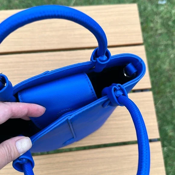 Blue Minimalist Bucket Tote NWOT - Picture 7 of 11